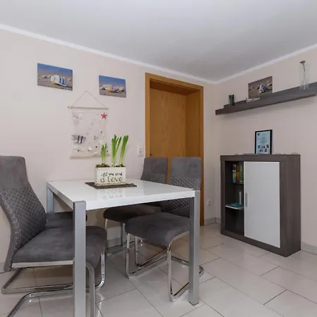 Apartment Ferienwohnung-ostseetraum Kuehlungsborn